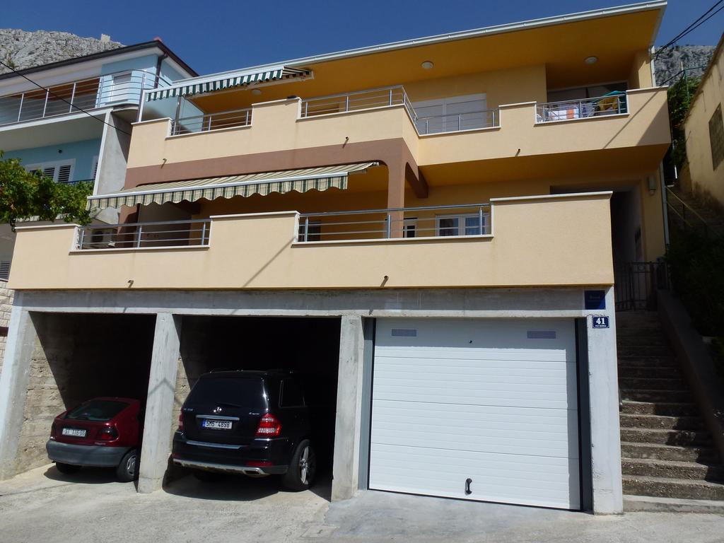 Apartment Tony Omis Exterior photo